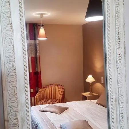 Domaine Gilles Coperet- Artisan-vigneron- D'hotes Les Glycines - Bed & Breakfast *