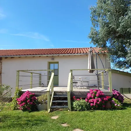 Bed & Breakfast Domaine Gilles Coperet- Artisan-vigneron- D'hotes Les Glycines - *