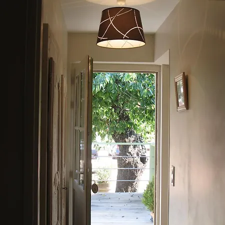 Bed & Breakfast Domaine Gilles Coperet- Artisan-vigneron- D'hotes Les Glycines - *