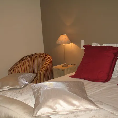 Bed & Breakfast Domaine Gilles Coperet- Artisan-vigneron- D'hotes Les Glycines - *